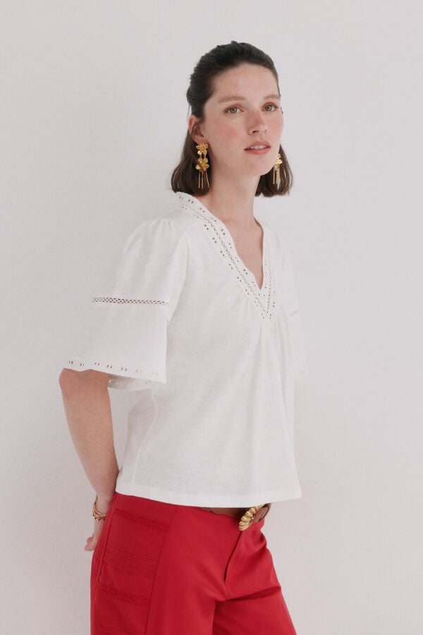 Hoss Intropia Mireia. Camiseta bordados Marfil