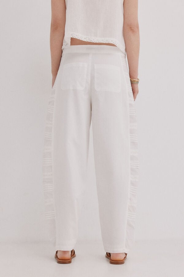 Hoss Intropia P&iacute;a. Pantal&oacute;n tiro medio bordado Blanco