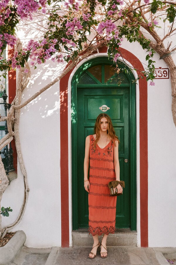 Hoss Intropia Abbie. Vestido midi en tono coral Coral