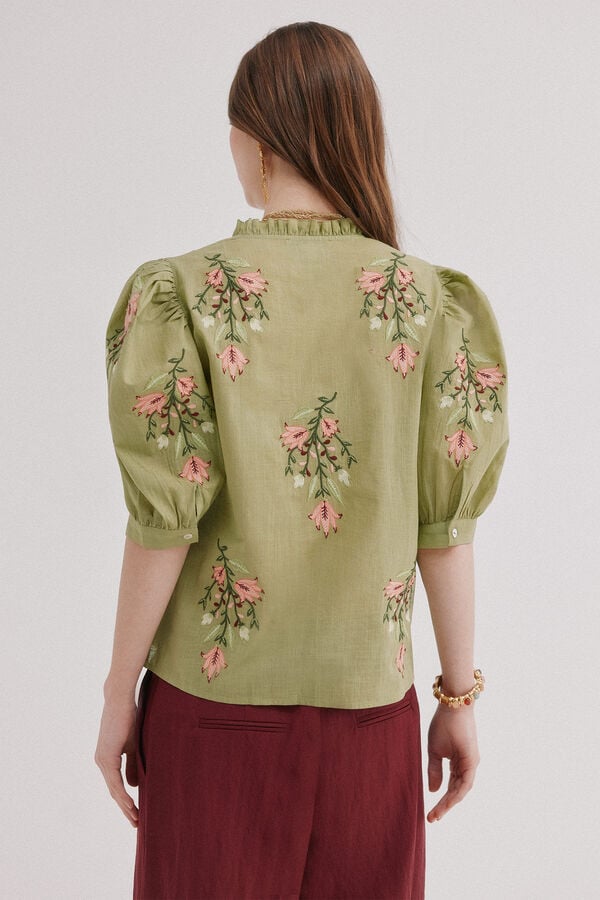 Hoss Intropia Capri. Blusa bordado floral Verde