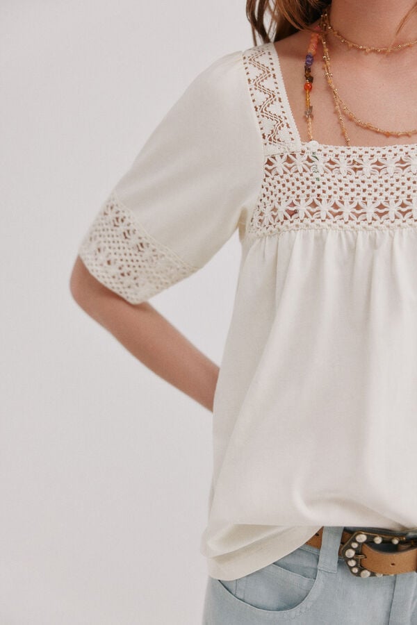 Hoss Intropia Miranda. T-shirt rom&acirc;ntica Beige