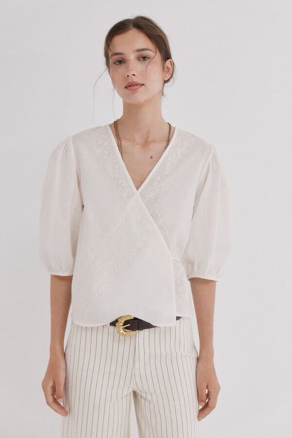 Hoss Intropia Cintia. Blusa cruzada Ecru