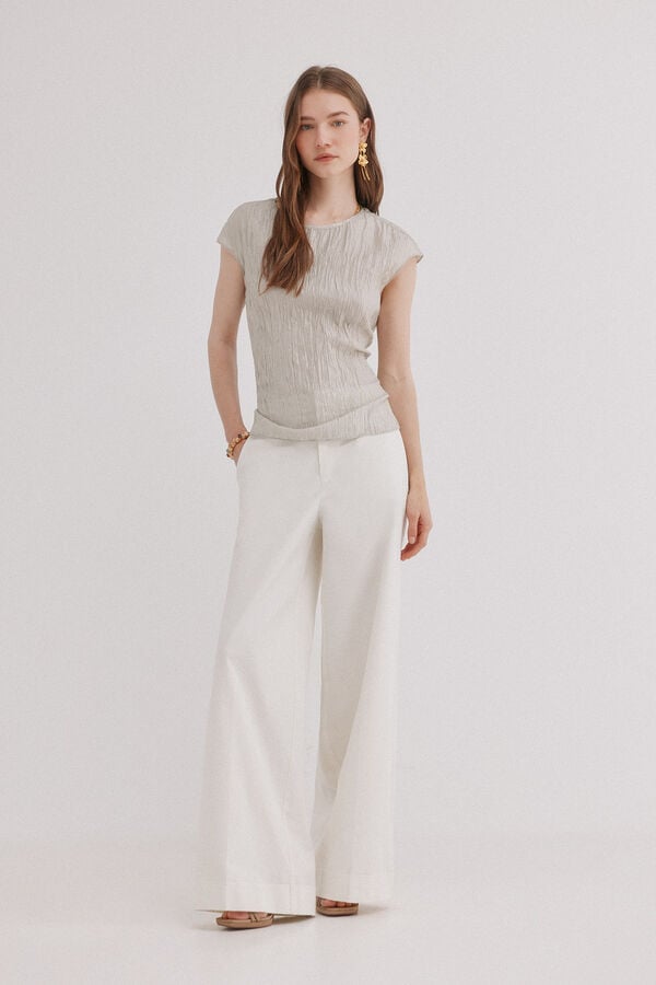 Hoss Intropia Claudia. Top con textura plisada Marfil