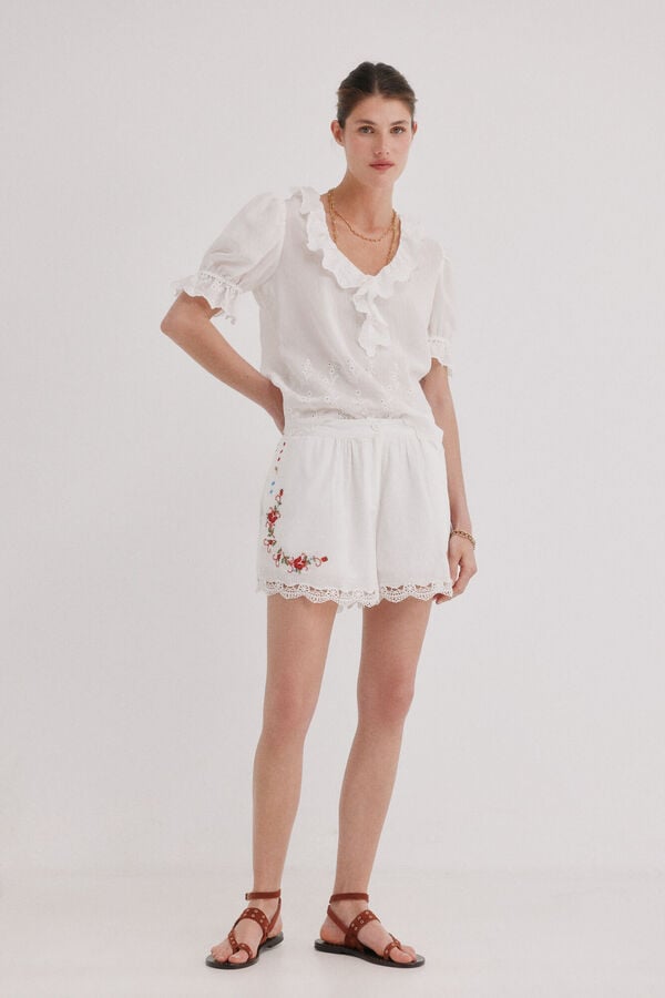 Hoss Intropia Carina. Blusa com folho Ecru
