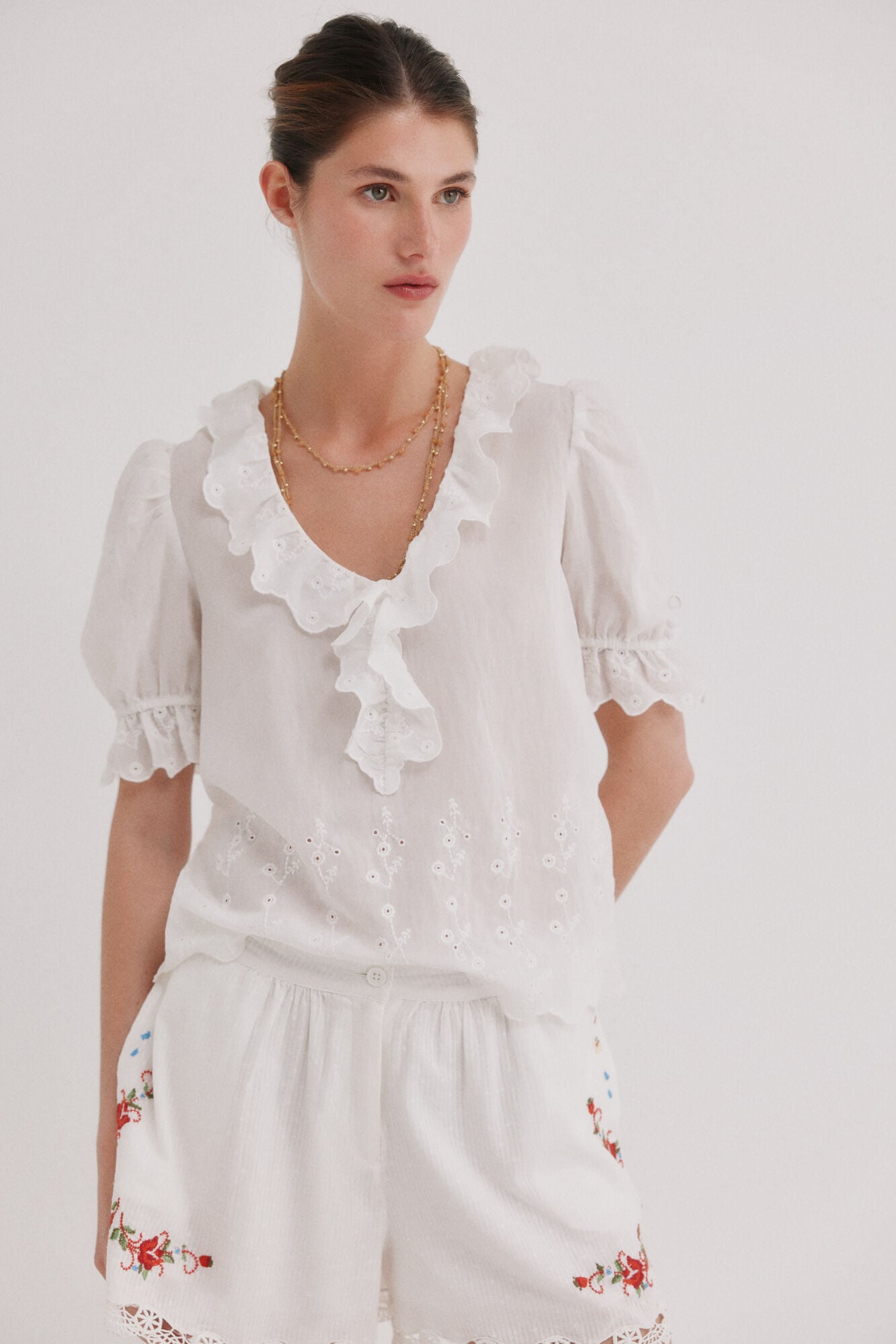 Hoss Intropia Carina. Blusa com folho