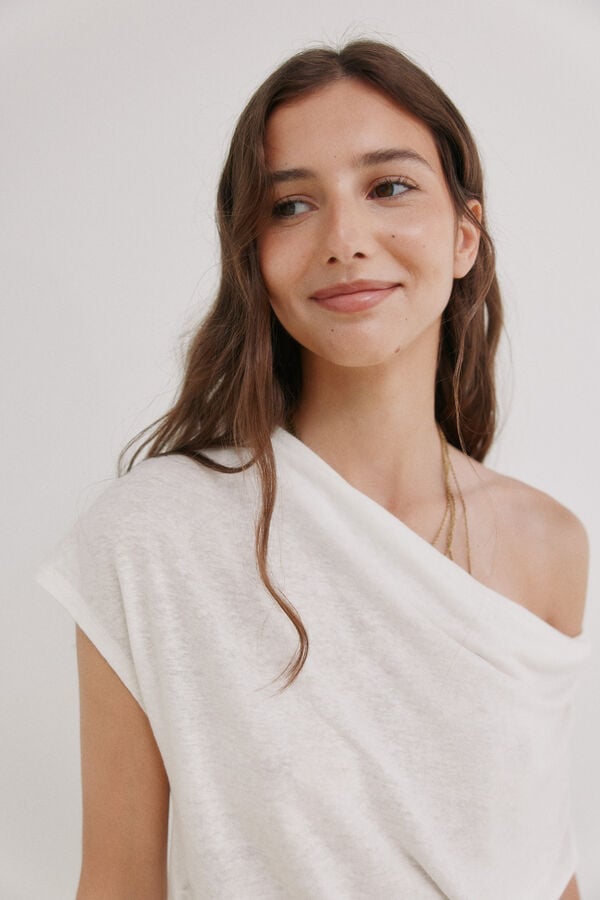 Hoss Intropia Madeline. T-shirt drapeada Beige