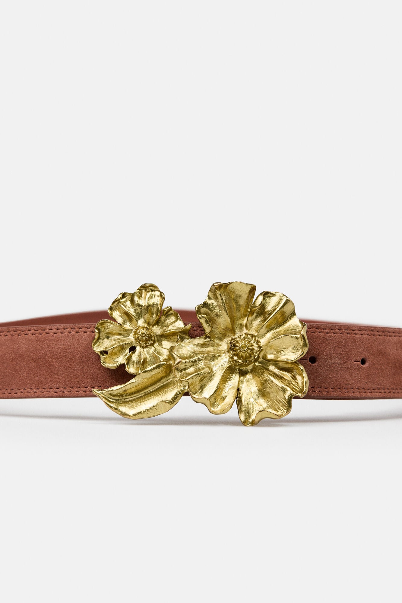 Hoss Intropia Lidia. Cintur&oacute;n de piel con hebilla flor