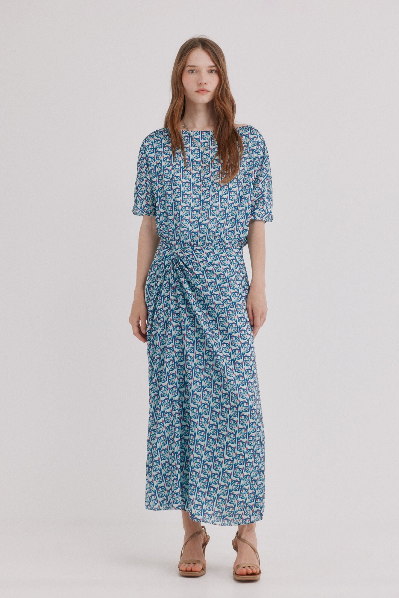 Hoss Intropia Aria. Vestido flu&iacute;do