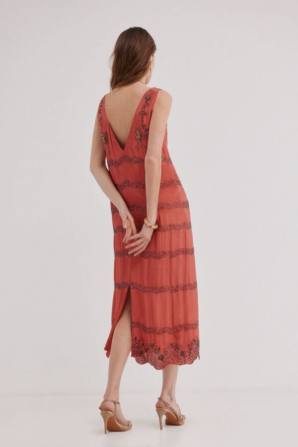 Hoss Intropia Abbie. Vestido midi en tono coral Coral