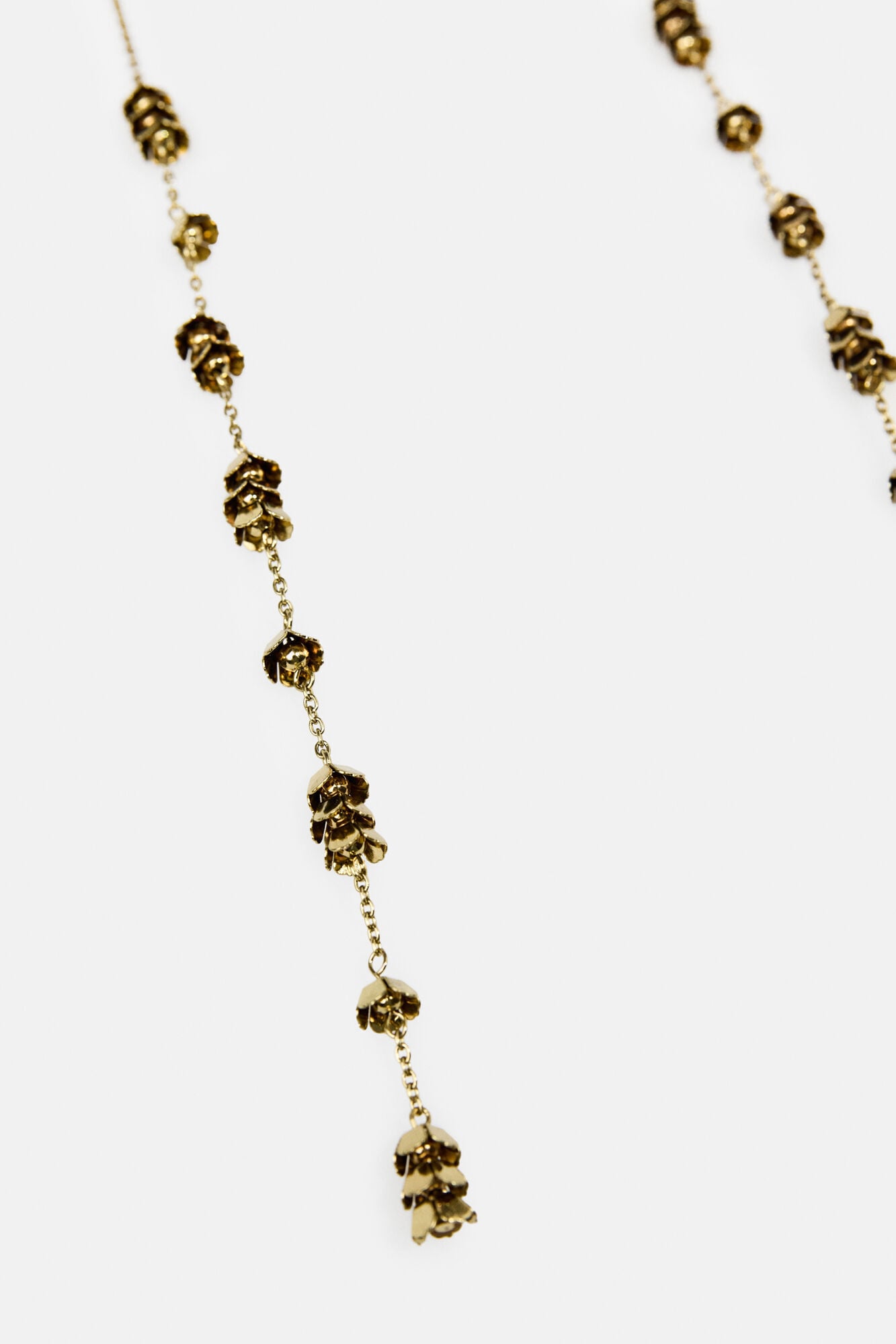 Hoss Intropia Luisa. Collar corbatero ba&ntilde;ado en oro