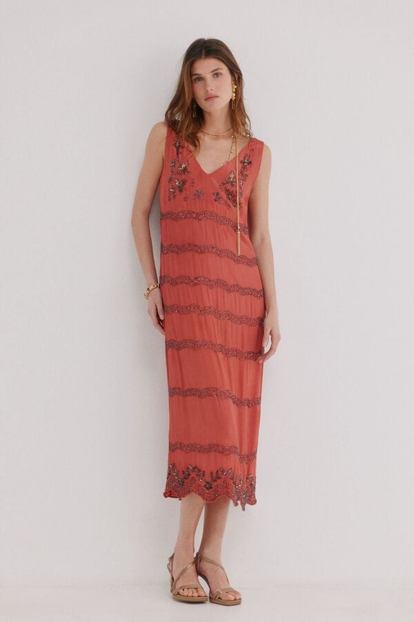 Hoss Intropia Abbie. Vestido midi en tono coral Coral