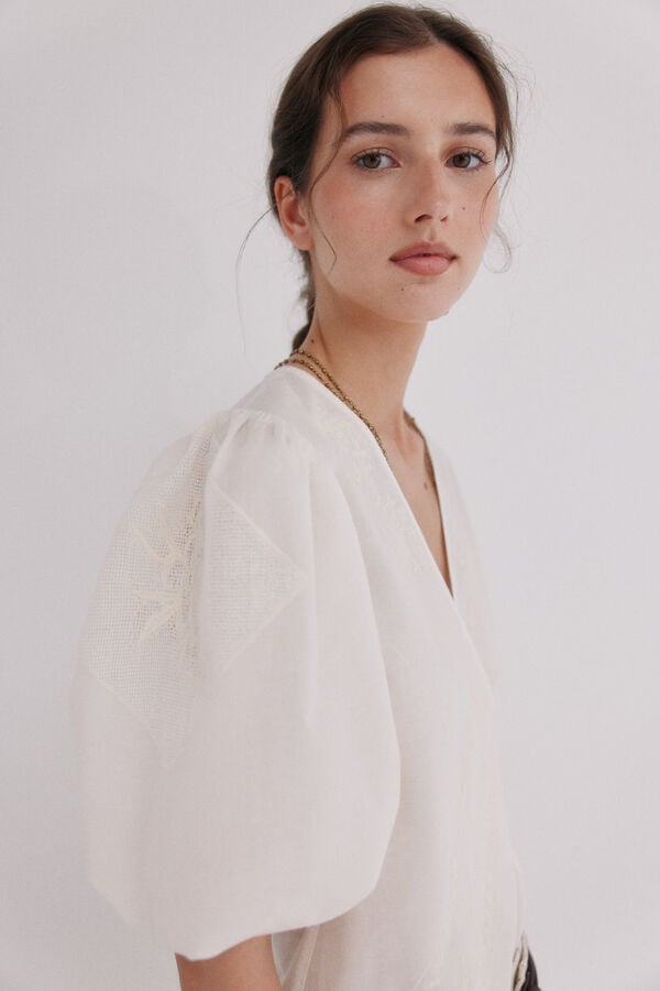Hoss Intropia Cintia. Blusa cruzada Ecru