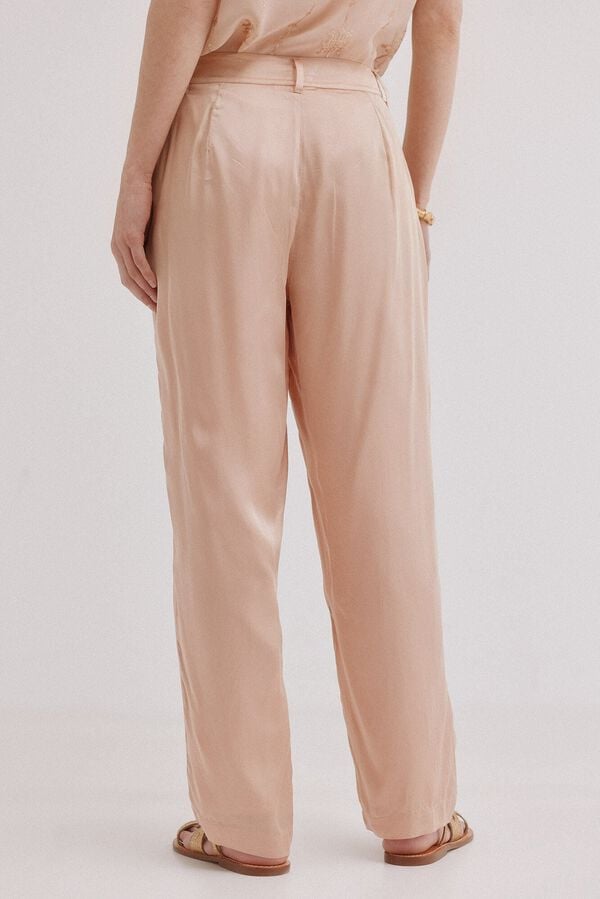 Hoss Intropia Pearl. Cal&ccedil;a fluida acetinada Subiu
