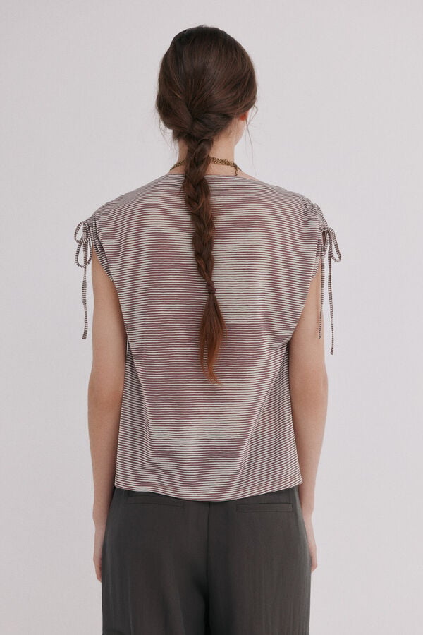 Hoss Intropia Madison. T-shirt com franzidos Castanho