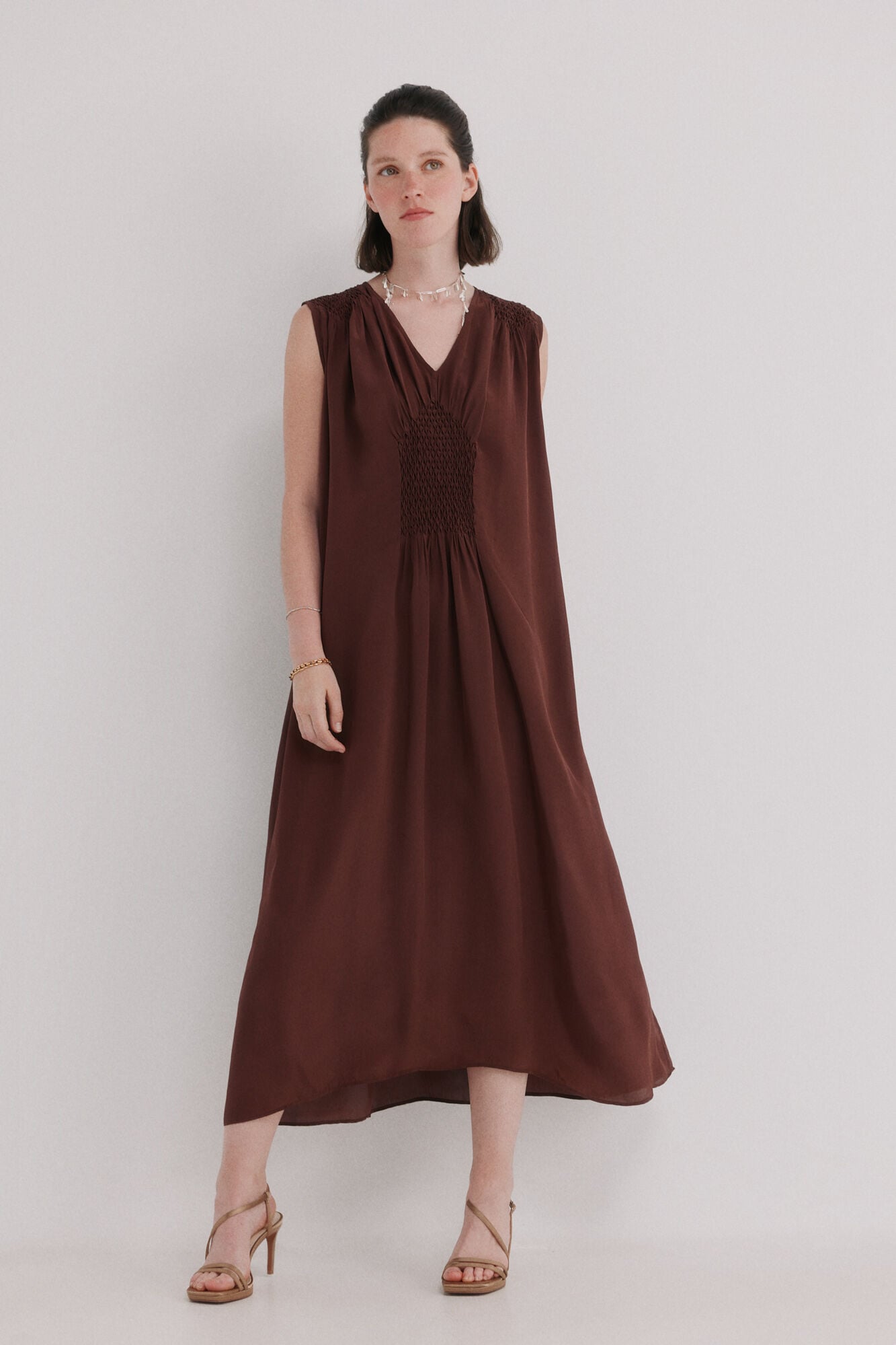 Hoss Intropia Aura. Vestido midi flu&iacute;do