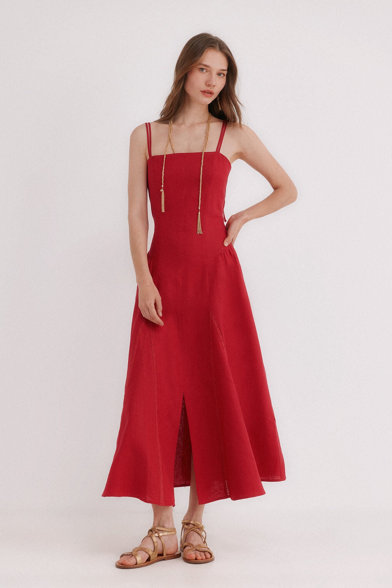 Hoss Intropia Ailin. Vestido midi rojo
