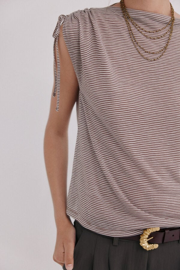 Hoss Intropia Madison. T-shirt com franzidos Castanho