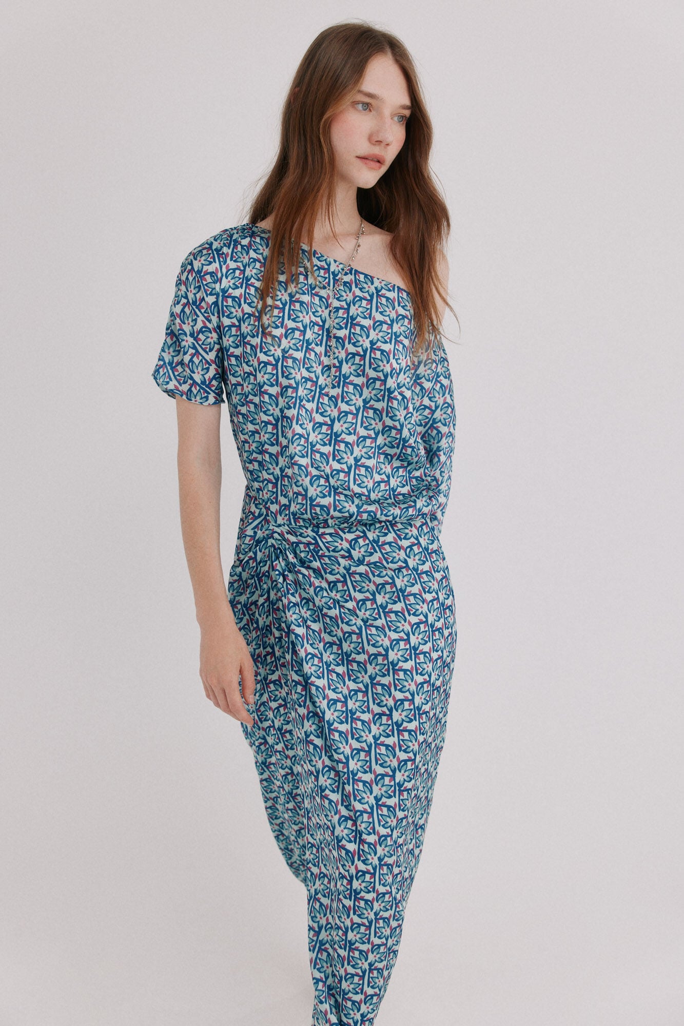 Hoss Intropia Aria. Vestido flu&iacute;do
