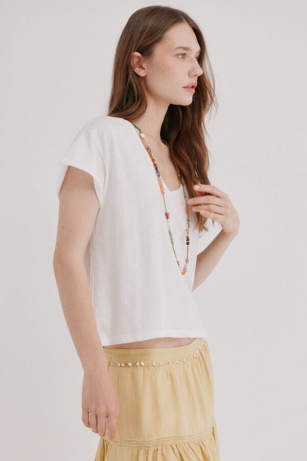 Hoss Intropia Monike. T-shirt de manga curta com decote em bico Beige