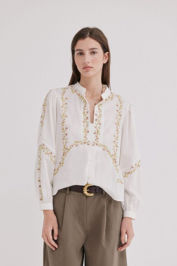 Conjunto de pietracal&ccedil;a e cintya